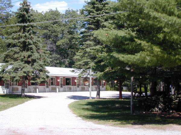 Woodland Motor Lodge Grayling Exterior photo