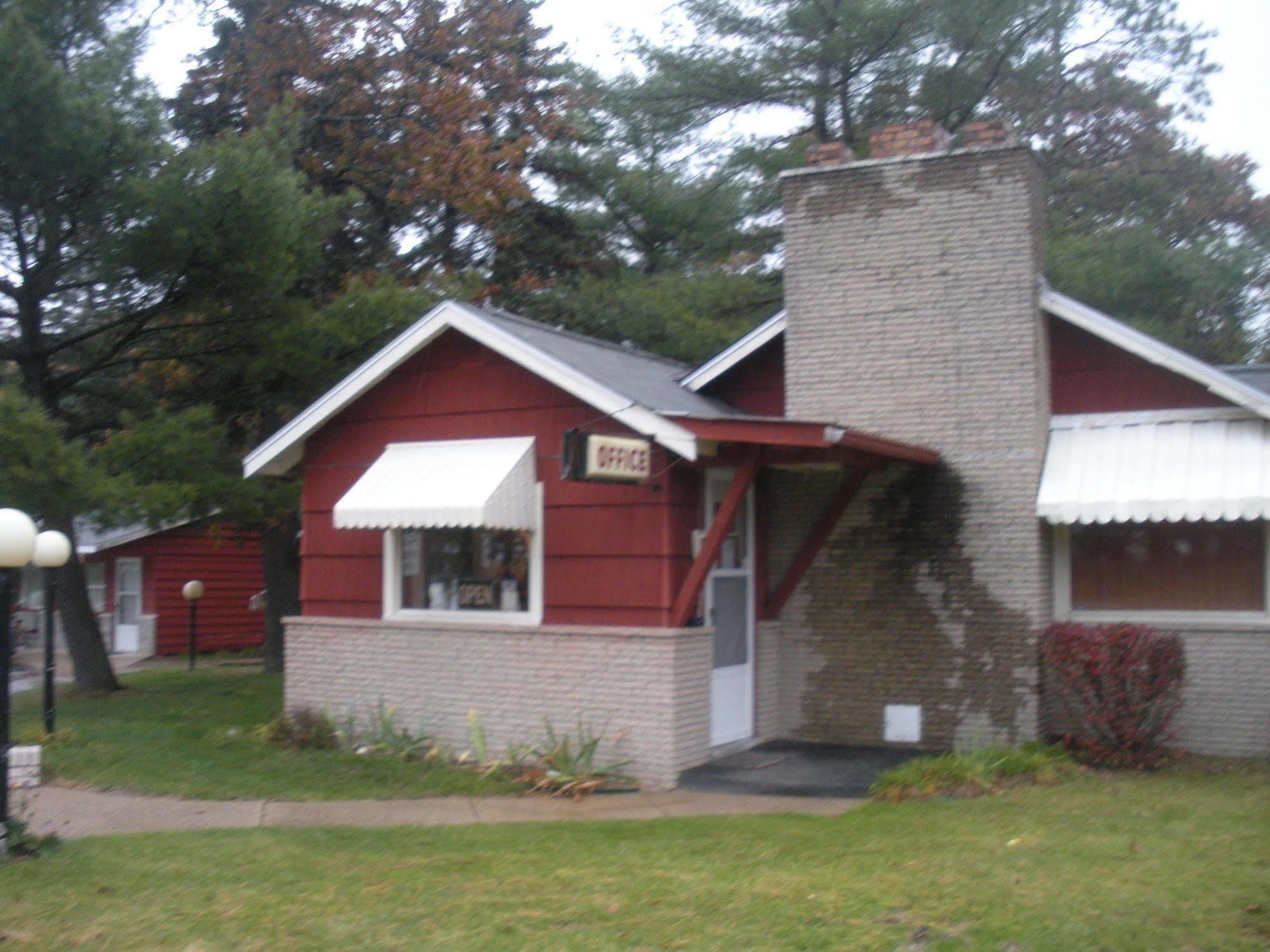 Woodland Motor Lodge Grayling Exterior photo